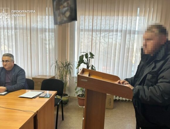 На Дніпропетровщині чоловік розбещував неповнолітню та зберігав дитяче порно