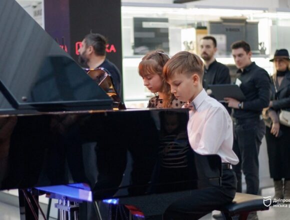 У Дніпрі пройшов фортепіанний марафон #PIANO_NON_STOP