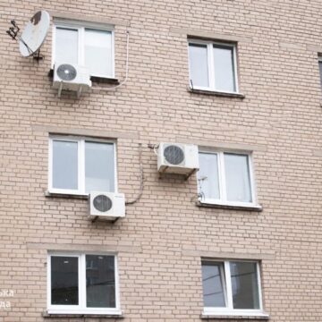 У Дніпрі реалізують міжнародний проєкт з невідкладного відновлення житла після обстрілів