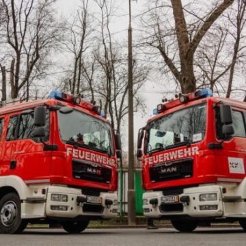 1 Дві громади Дніпропетровщини отримали спецавтівки для пожежних команд