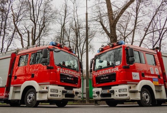 Дві громади Дніпропетровщини отримали спецавтівки для пожежних команд