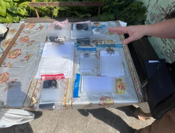 Вимагали гроші за водійські посвідчення: на Дніпропетровщині затримали учасників групи