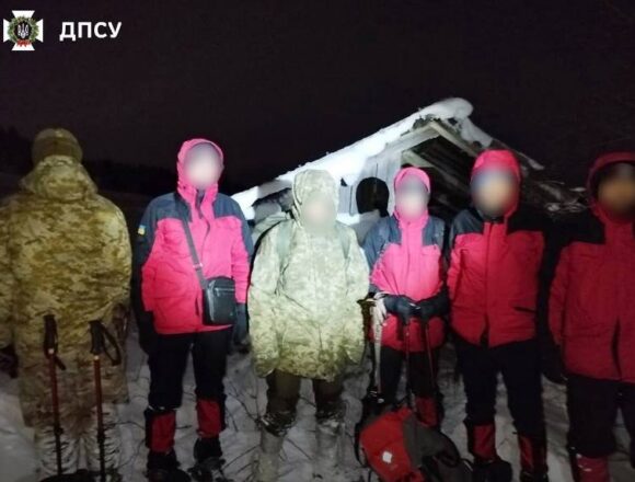 1 Прикордонники врятували дніпрянина, який п’ять діб блукав у горах