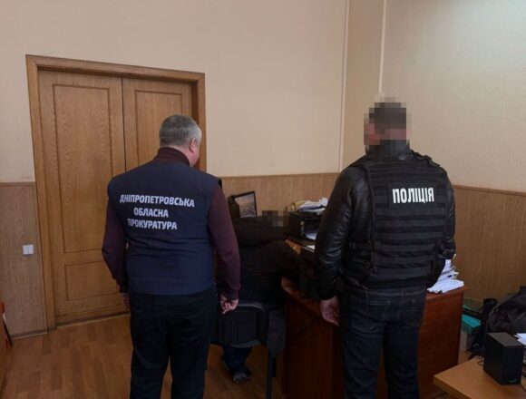 За збут наркотиків на Дніпропетровщині судитимуть експоліцейського і трьох його спільників