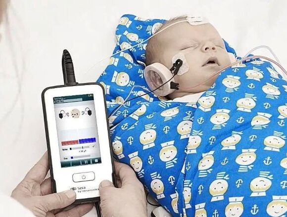 У Самарі новонародженим проводять безкоштовний скринінг слуху