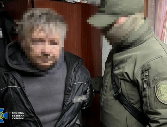 1 Російський агент із сином коригували удари по Дніпру