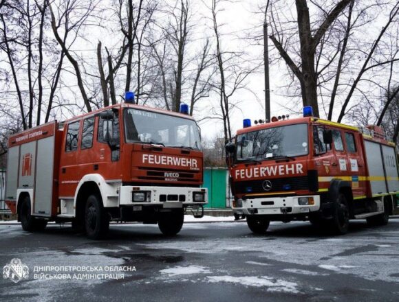 Пожежні автівки отримали дві громади Дніпропетровщини
