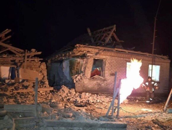 Ворожі обстріли Дніпропетровщини: пошкоджено 11 будинків, гімназію та підприємство