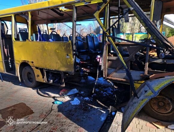 1 Російський безпілотник атакував автобус у Нікополі