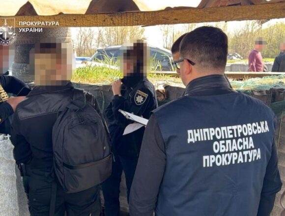 У Кривому Розі патрульну затримали за вимагання грошей