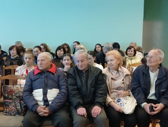 Презентація книги про Сухачівку2 — средний размер Історія Сухачівки: у школі №103 відбулася презентація унікального видання