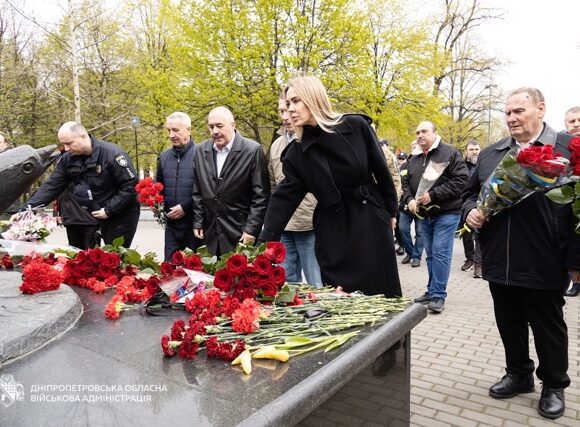 У Дніпрі вшанували ліквідаторів аварії на ЧАЕС5 У Дніпрі відкрили виставку до річниці аварії на Чорнобильській АЕС