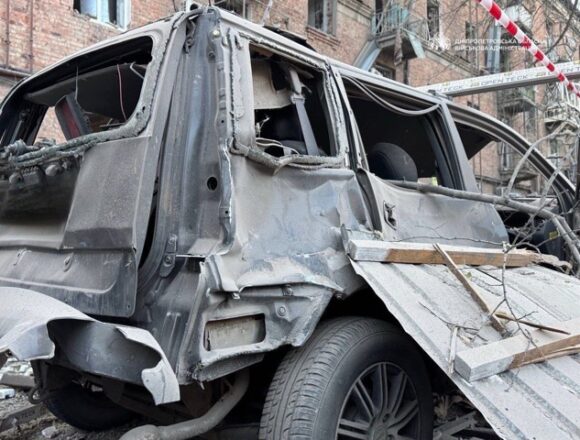 Ворожий удар по Дніпру Ворожа атака на Дніпро: частково зруйновано багатоповерхівку (фото)