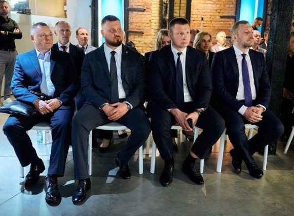 Карпатська зміна — средний размер Діти з Дніпропетровщини відпочиватимуть у спортивних кемпах на заході України