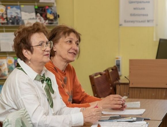 Освіта, спорт і спілкування: у Дніпрі діє проєкт для людей поважного віку