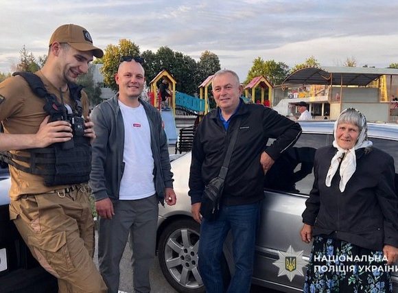 Nikopolskyj-rajon_Dnipropetrovska-oblast Поліцейські допомогли евакуювати мешканців прифронтового села Капулівка