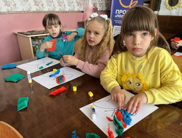 У селі Очеретувате діти та підлітки долучилися до творчих і психологічних занять