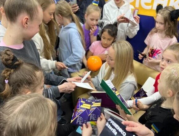 У Дніпрі юні гімнастки зустрілися з чемпіонкою Вікторією Онопрієнко