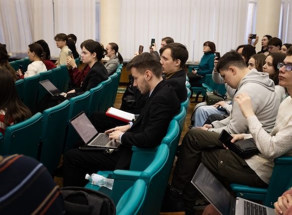 Молодь Дніпропетровщини запрошують поборотися за обласну премію
