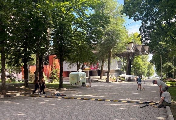 парк Шевченка Дніпро У Дніпрі впорядковують рух велосипедів та електросамокатів у паркових зонах