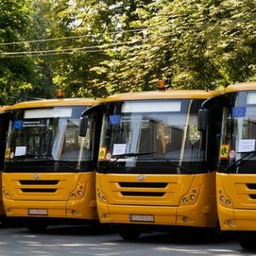 На Дніпропетровщині громадам передали нові шкільні автобуси