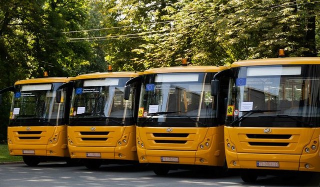 автобус школа На Дніпропетровщині громадам передали нові шкільні автобуси