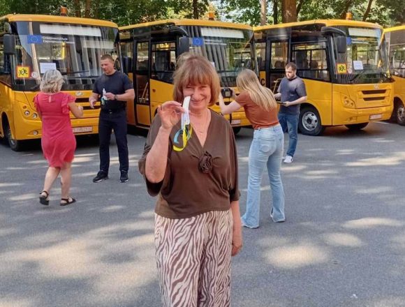 Автопарк Магдалинівського ліцею поповнився двома новими автобусами