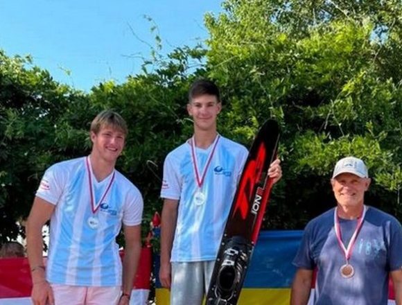 Представник Дніпра тріумфував на міжнародних змаганнях з воднолижного спорту