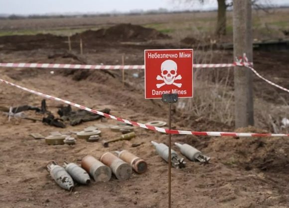 мінна безпека — средний размер Загроза під ногами: як уберегтись від мін