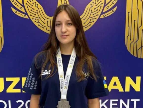Дар’я Перекопська Срібло світового рівня: дніпрянка успішно виступила на IOI 2026
