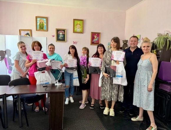 БФ «Центр допомоги переселенцям та ветеранам» випустив перших майстринь манікюру