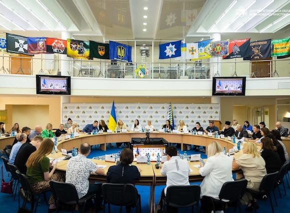 Про наставництво_ДніпроОВА На Дніпропетровщині дітям у складних обставинах допомагатимуть наставники