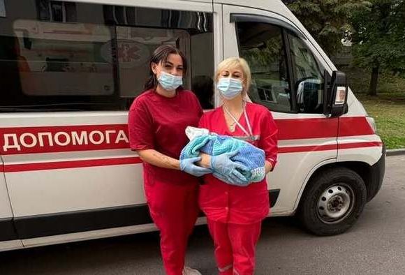 Дванадцята дитина: у Кам’янському медики екстрено прийняли пологи просто вдома