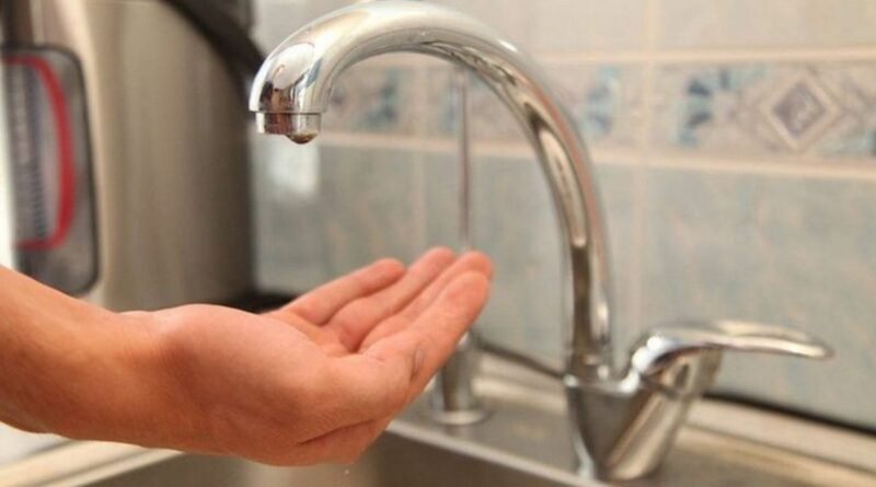кран вода У Дніпрі зростають борги за воду: водоканал попереджає про наслідки