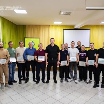 У Кам’янському нагородили комунальників за відновлення водогону