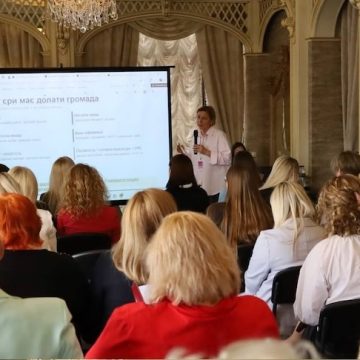 Дослідження: жінки Дніпропетровщини активно допомагають, та рідко ухвалюють рішення